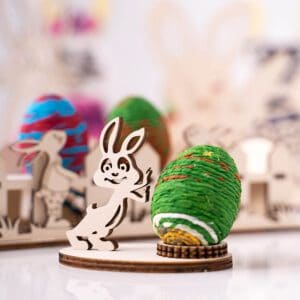 Eierhalter Osterhase Holz schiebender Hase mit Osterei Dekoration